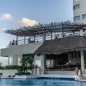 https://cancun-beachsunrise.quintano-roohotels.com
